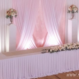 Brautpaartisch-Deko mit Hintergrund, Festsaal Palais im Park Bad Eilsen