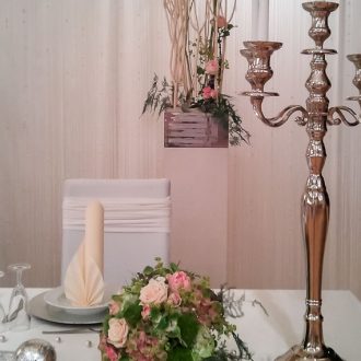 Brauttisch-Hintergrund creme