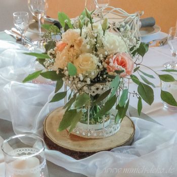 Vintage Hochzeit, Holzscheibe, Tischdeko Vogelkäfig mit Blumen